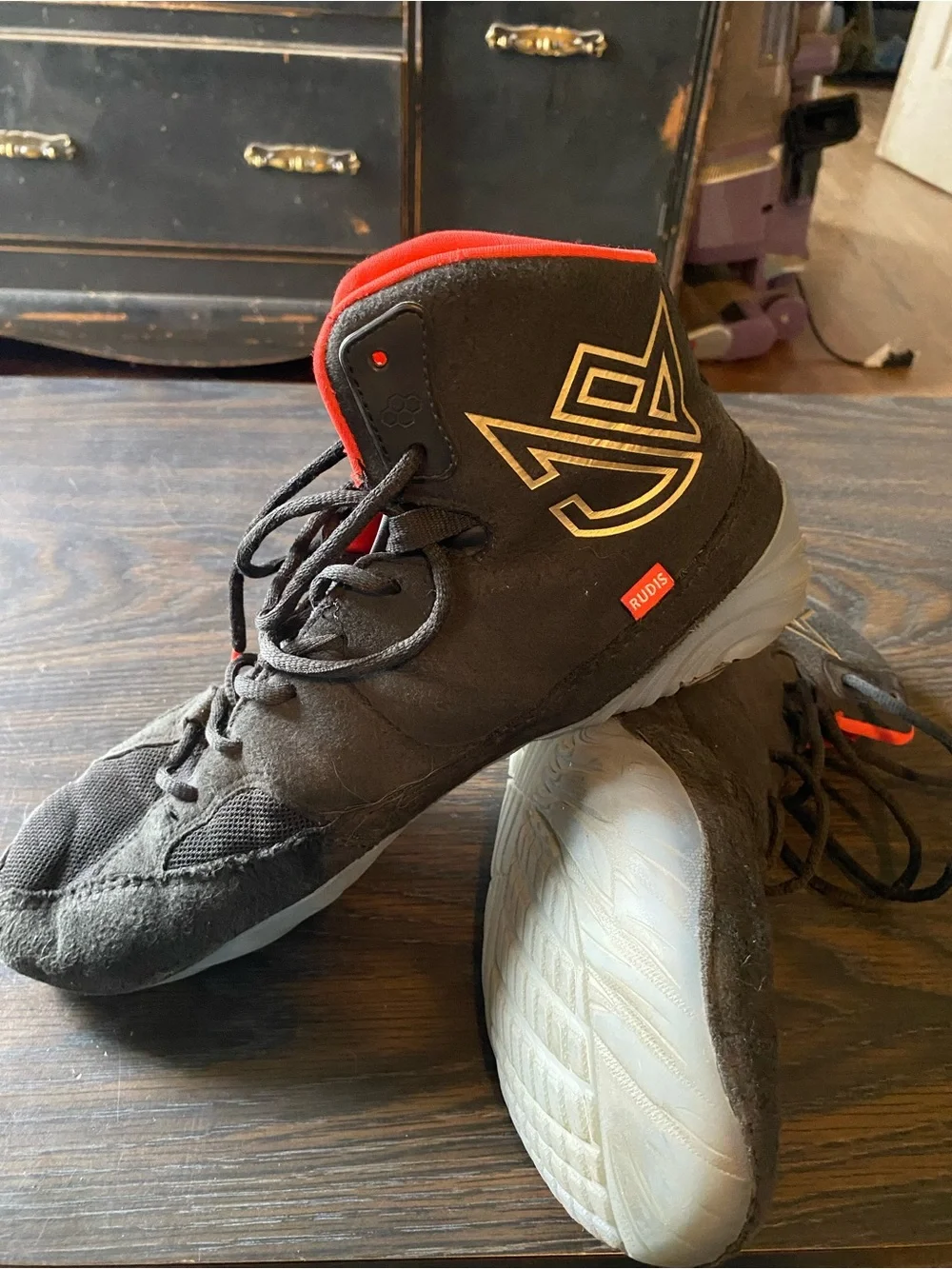 Wrestling shoes